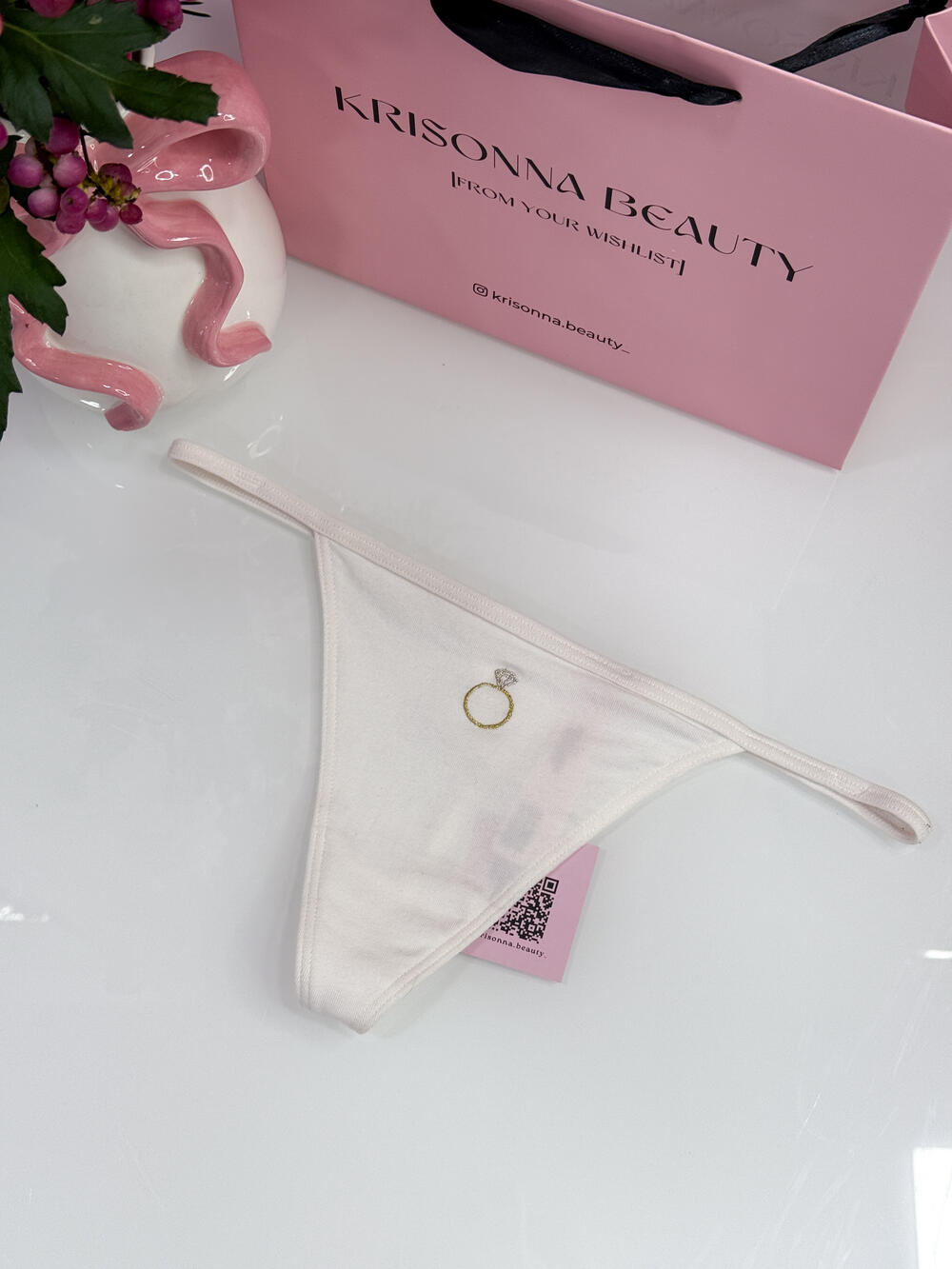 Трусики Stretch Cotton V-string розмір s білі з каблучкою 