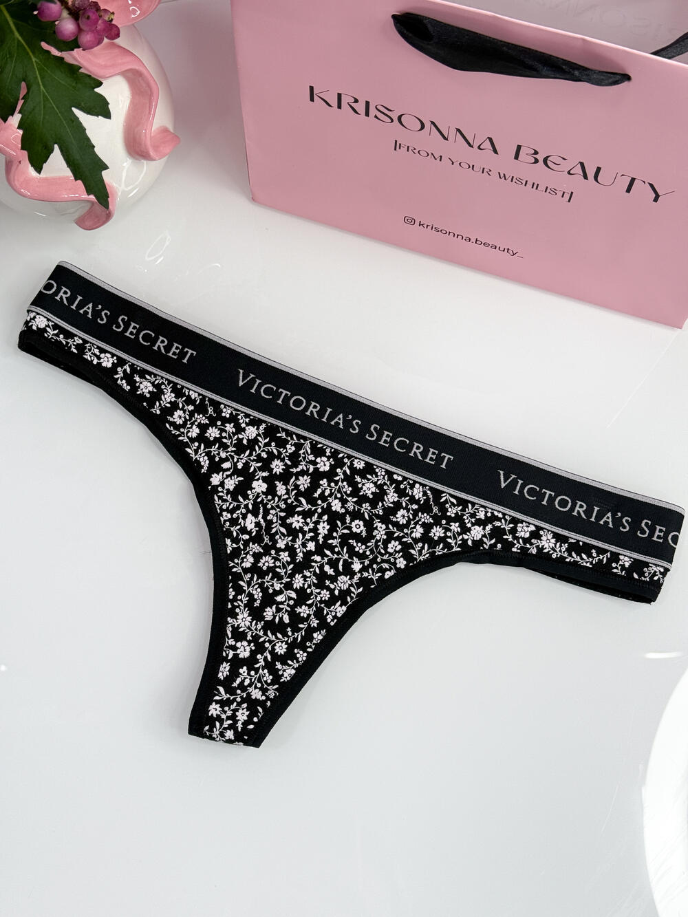 Logo Cotton Thong Panty розмір S чорні у білу квіточку 