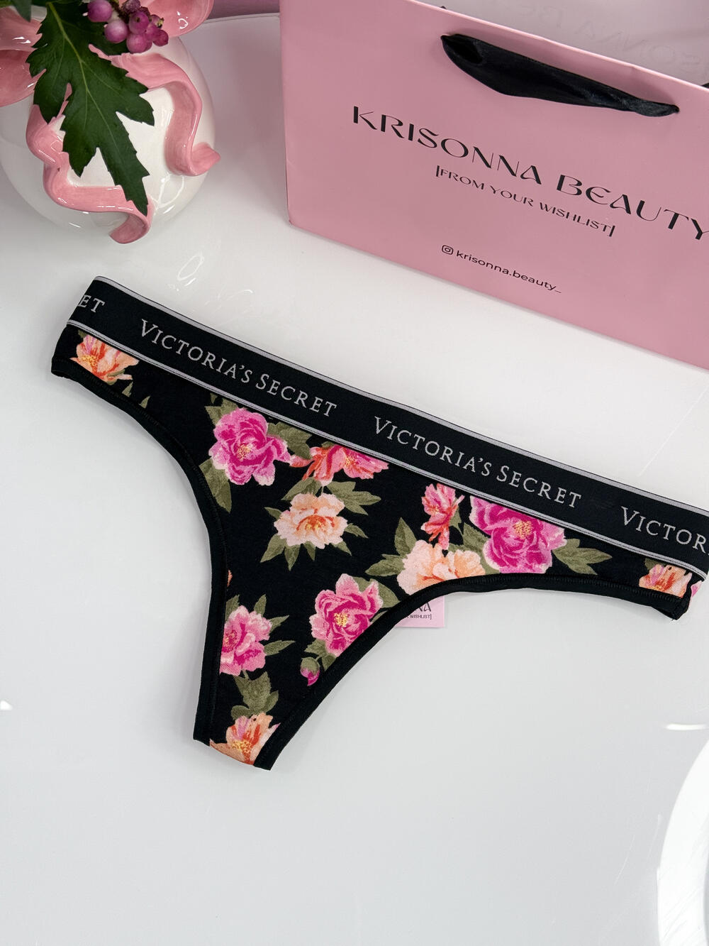 Logo Cotton Thong Panty розмір S чорні з квітами 