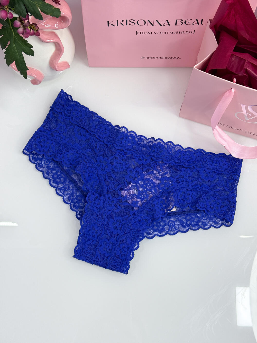 Lace Strappy-Back Cheeky Panty розмір S electric 