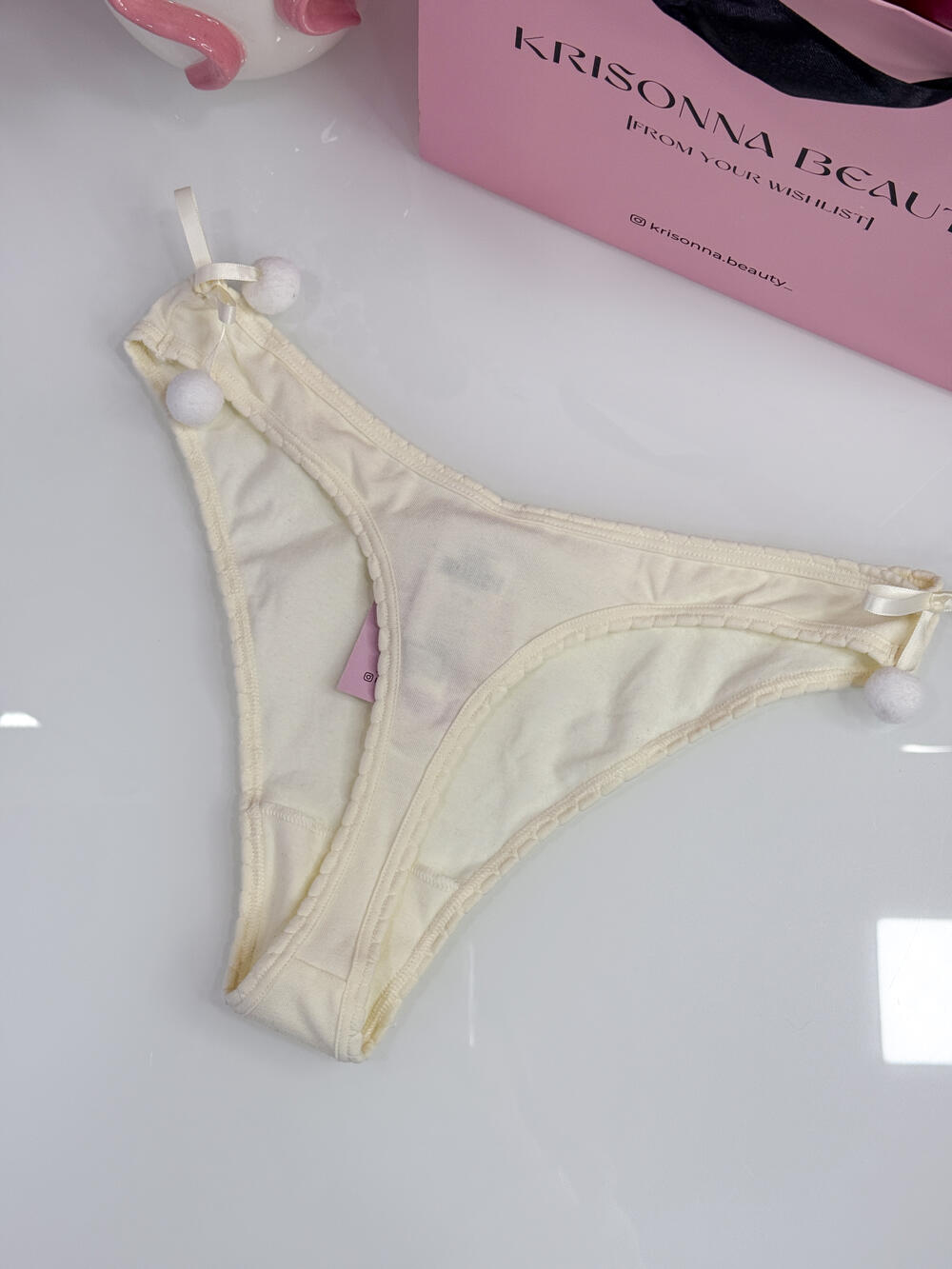 Powder Puff Cotton Thong Panty розмір М Creamer Pom Tie (5URW)