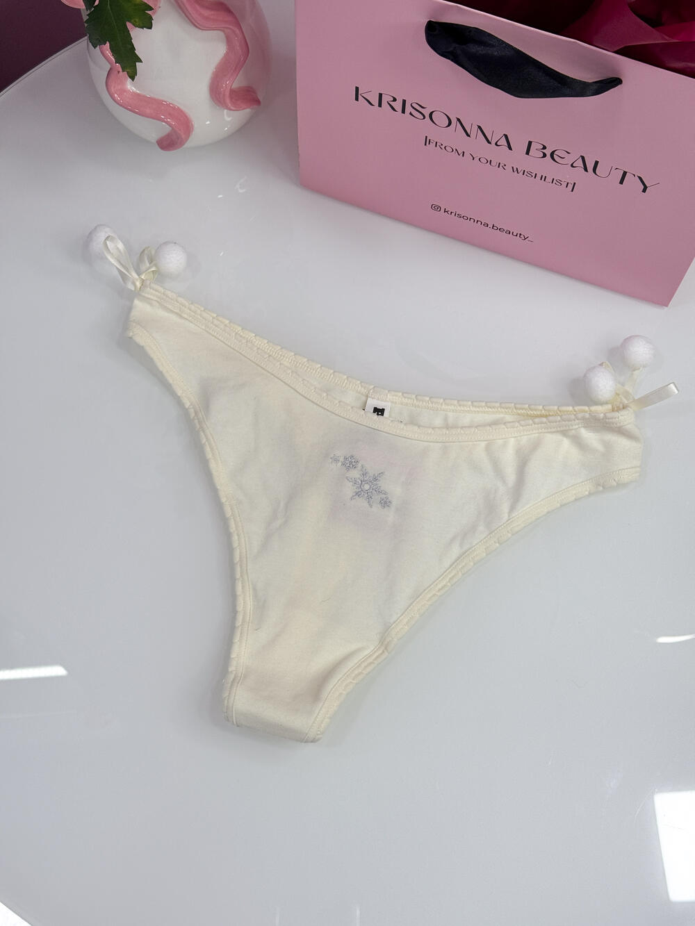 Powder Puff Cotton Thong Panty розмір М Creamer Pom Tie (5URW) 