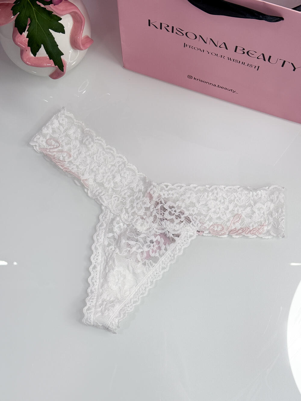 Lace Thong Panty розмір М білі з рожевим лого 