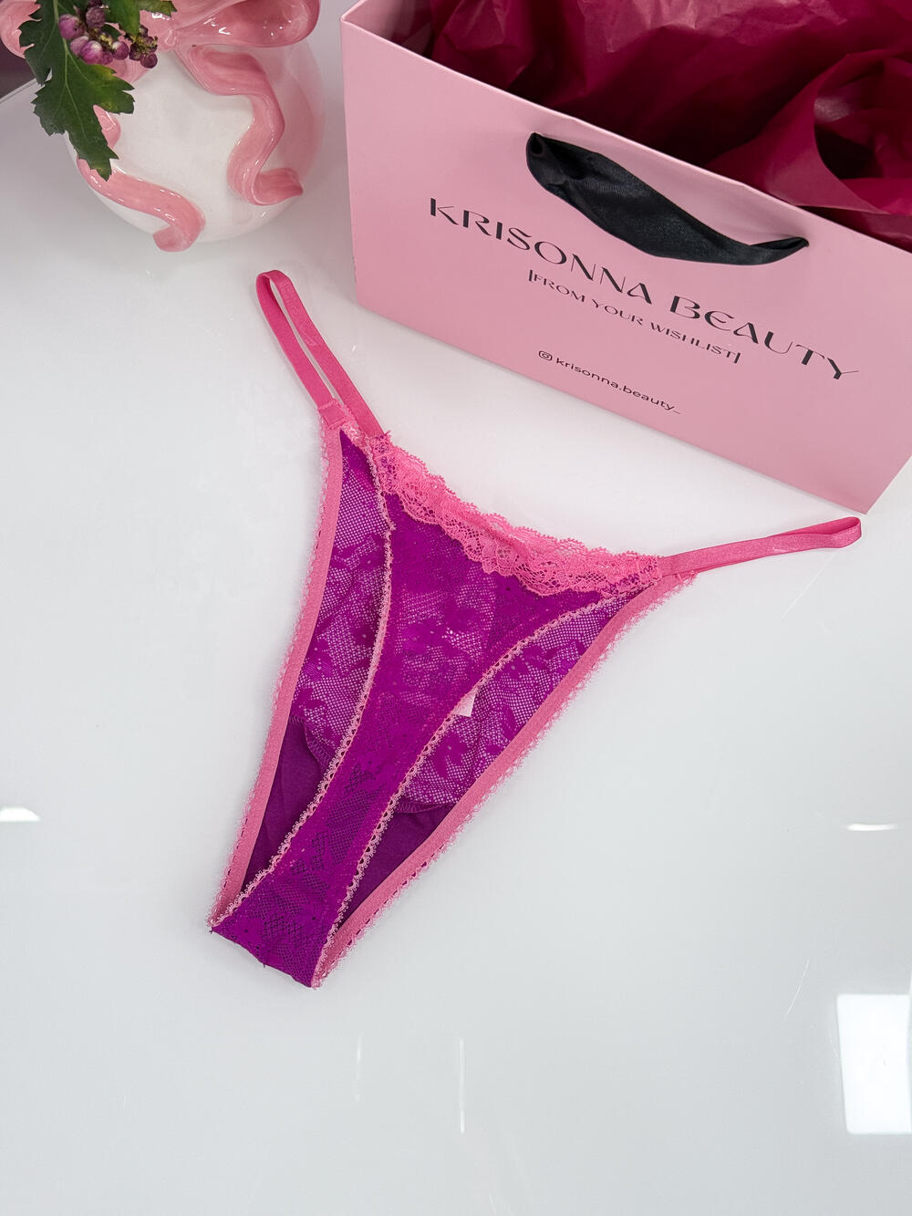 Lace String Thong Panty розмір М фуксія з рожевим мереживом