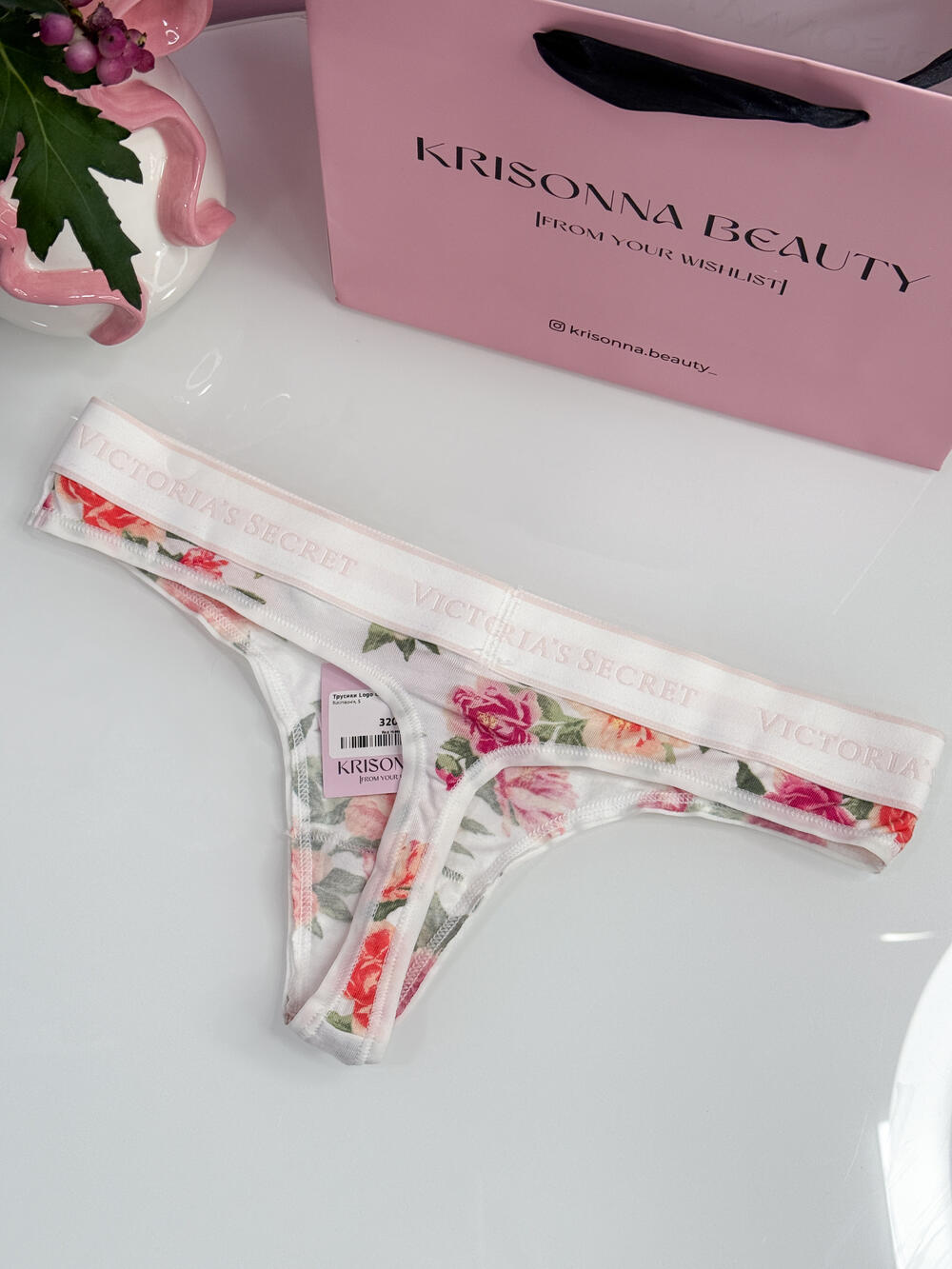 Logo Cotton Thong Panty розмір М білі з квітами 