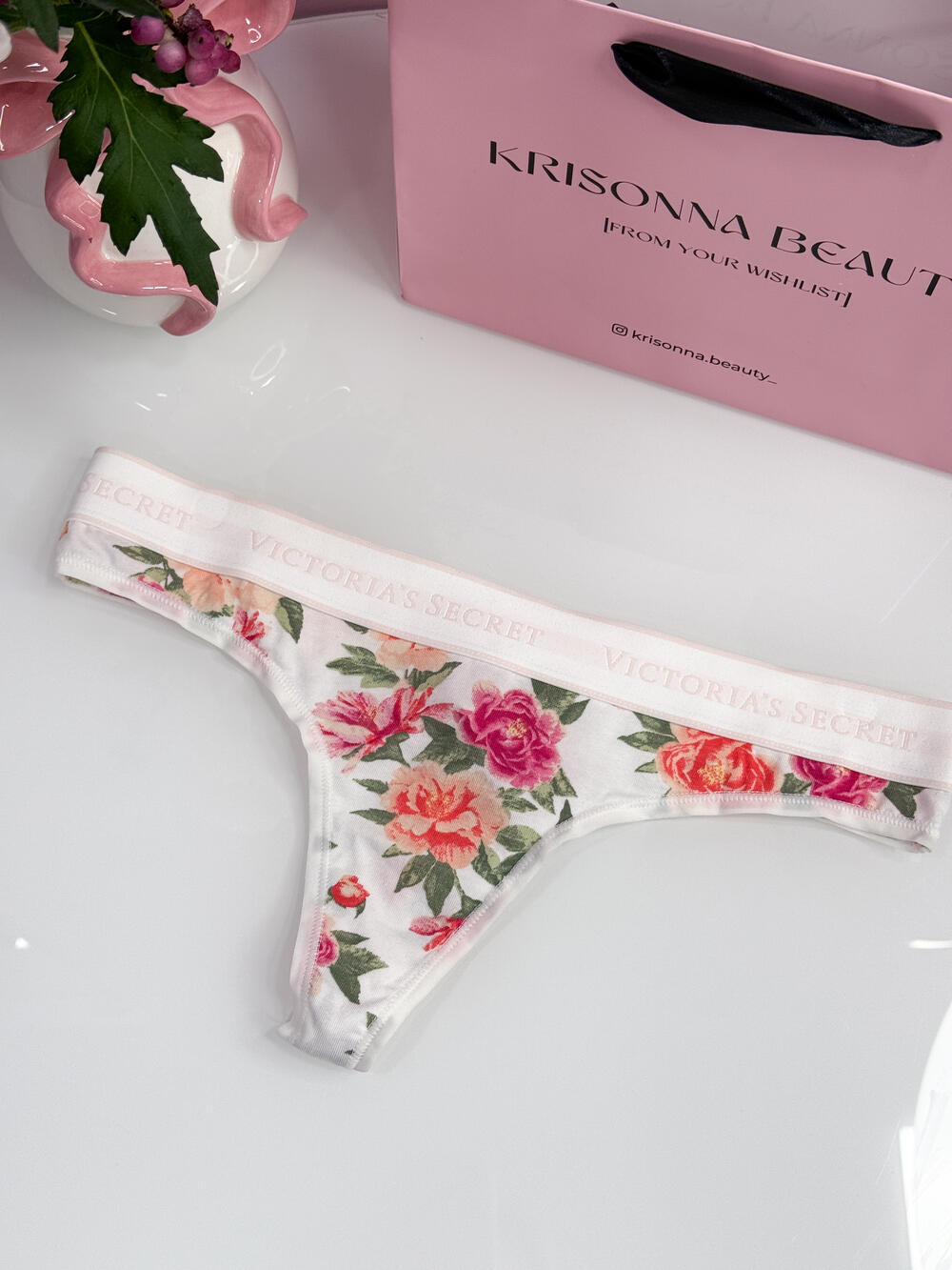 Logo Cotton Thong Panty розмір М білі з квітами 