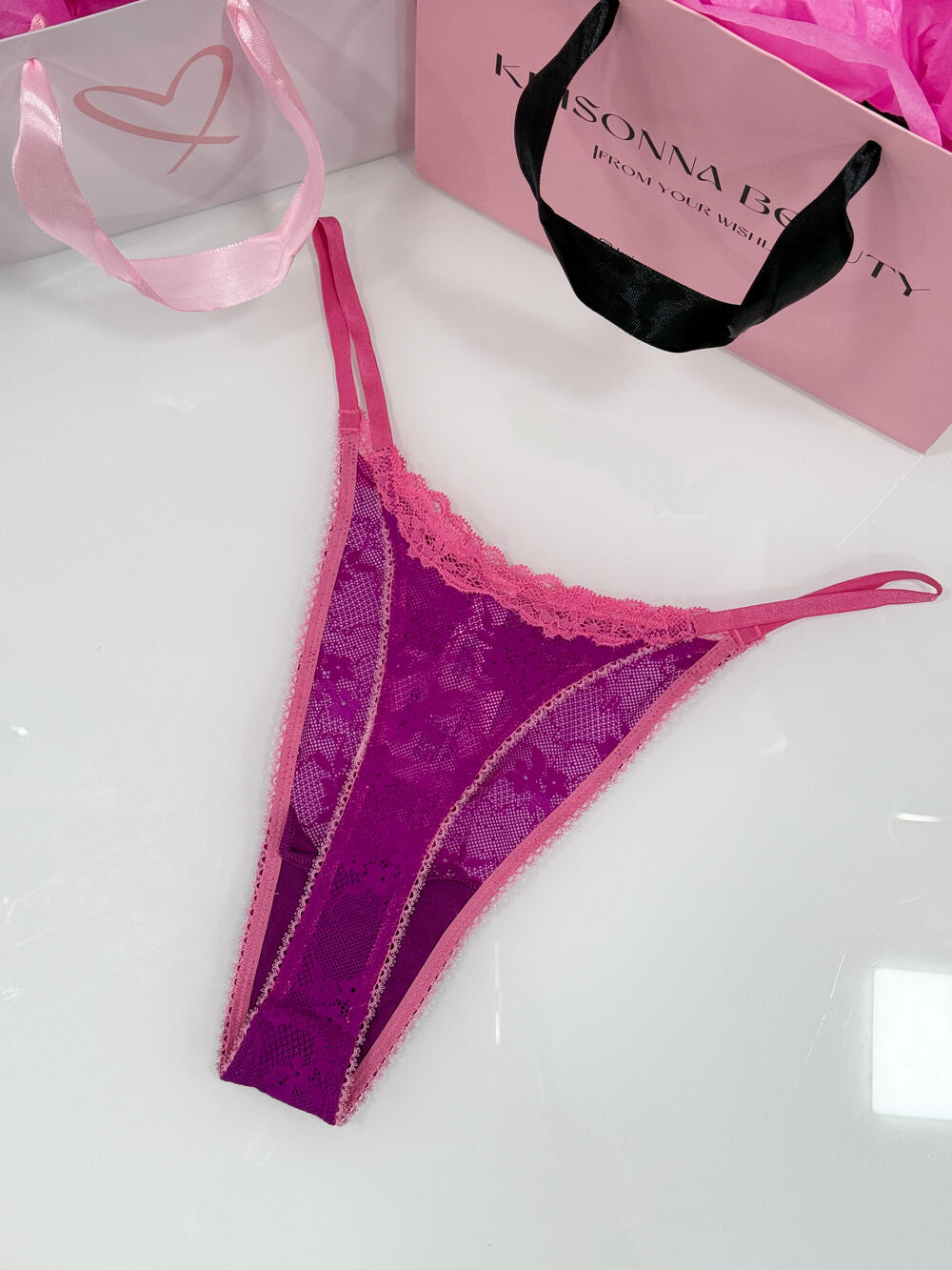 Lace String Thong Panty розмір L фуксія з рожевим мереживом