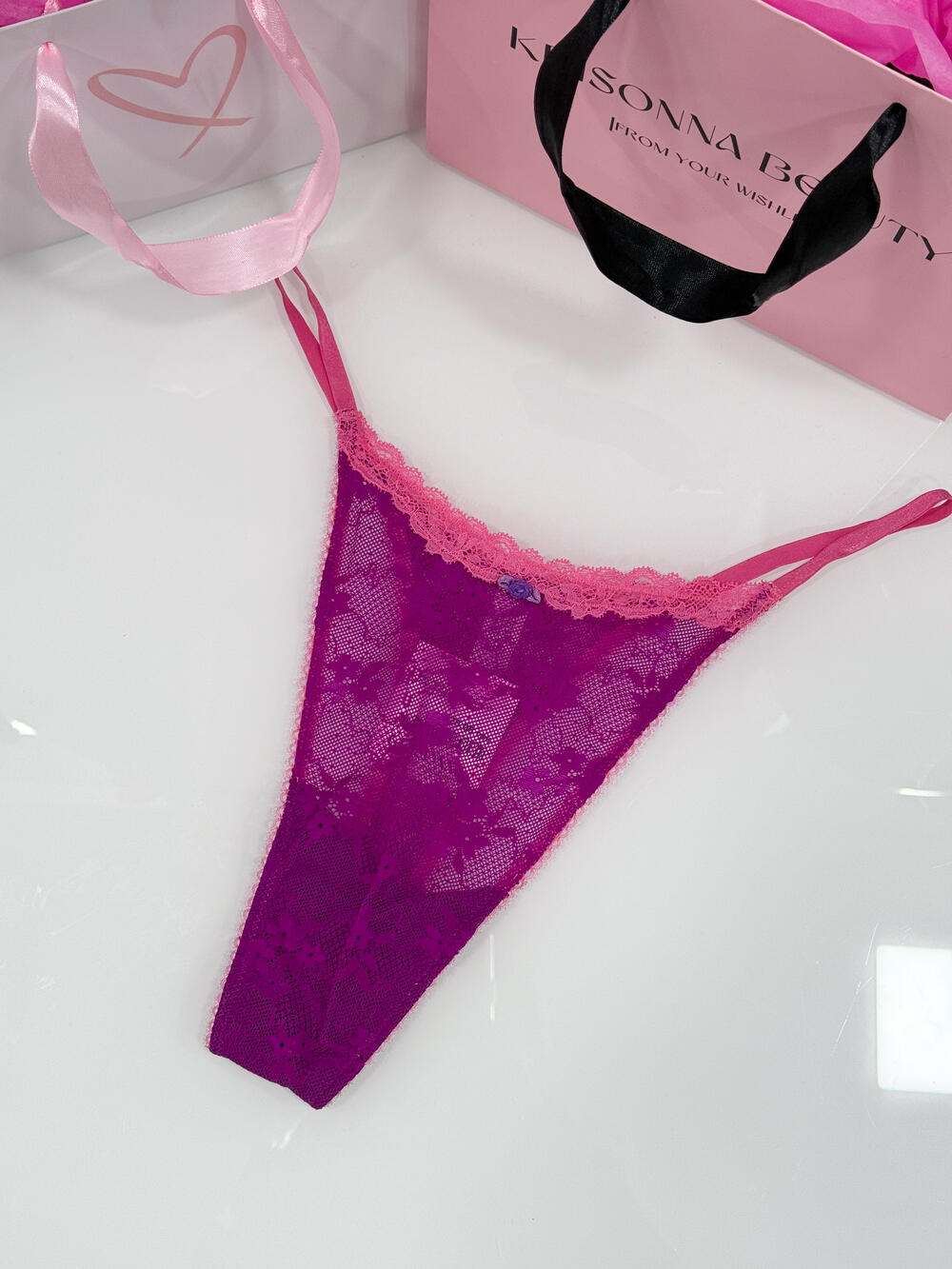 Lace String Thong Panty розмір L фуксія з рожевим мереживом 