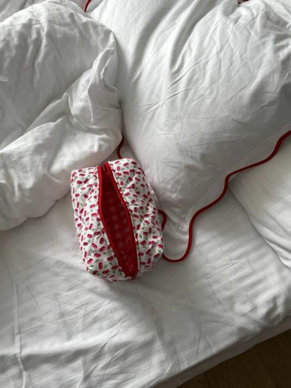 Косметичка з принтом вишні, medium