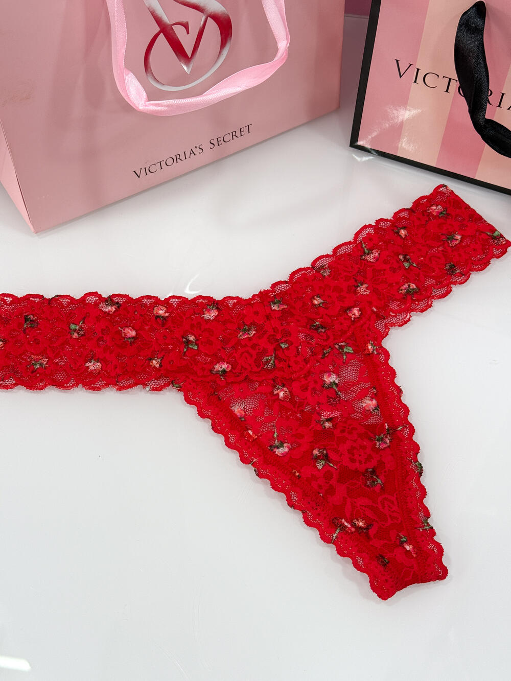 Lace Thong Panty розмір М червоні 